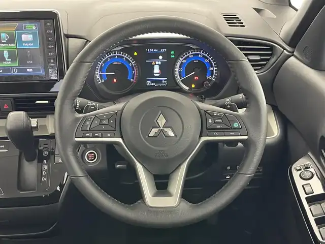 三菱 デリカミニ T プレミアム 愛知県 2025(令7)年 0.1万km未満 緑Ⅱ 届出済未使用車　純正９型ＤＡ　カープレイ　マイパイロット　全方位カメラ　デジタルインナーミラー　ツートン　ハンズフリ両側パワスラ　ハーフレザー　シートヒーター eーアシスト　衝突軽減　追従クルコン パドルシフト　ＬＥＤオートライト　フォグランプ　ルーフレール　禁煙車/T　PREMIUM　9型ディスプレイオーディオ/（121/330）/サイドデカール（33/440）