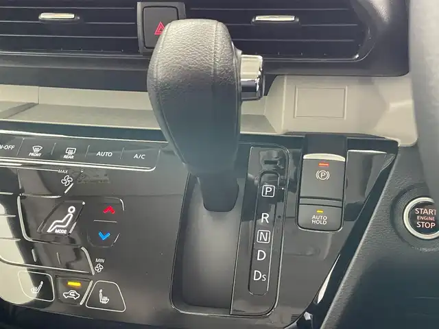 三菱 デリカミニ T プレミアム 愛知県 2025(令7)年 0.1万km未満 緑Ⅱ 届出済未使用車　純正９型ＤＡ　カープレイ　マイパイロット　全方位カメラ　デジタルインナーミラー　ツートン　ハンズフリ両側パワスラ　ハーフレザー　シートヒーター eーアシスト　衝突軽減　追従クルコン パドルシフト　ＬＥＤオートライト　フォグランプ　ルーフレール　禁煙車/T　PREMIUM　9型ディスプレイオーディオ/（121/330）/サイドデカール（33/440）