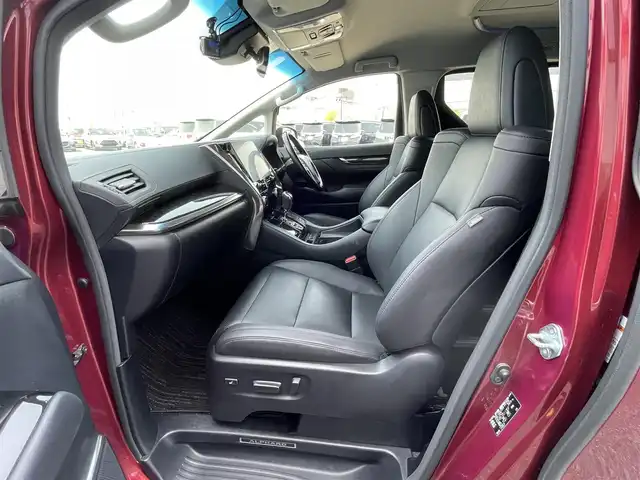 トヨタ アルファード SC 道央・札幌 2020(令2)年 7.3万km ダークレッドマイカメタリック ４WD/JBLプレミアムサウンドシステム/純正ディーラーOPナビ/CD/DVD/BT/フルセグ/純正フリップダウンモニター/トヨタセーフティセンス/プリクラッシュセーフティ/横滑り防止装置/レーダークルーズコントロール/レーンキープアシスト/パーキングアシスト/クリアランスソナー/ブラインドスポットモニター/パーキングサポートブレーキ/リアクロストラフィックアラート/ロードサインアシスト/パノラミックビューモニター/ビルトインETC2.0/ドライブレコーダー/アイドリングストップ/自動防眩ミラー/両側パワースライドドア/パワーバックドア/前席/２列目パワーシート/前席シートヒーター/前席エアシート/D席メモリーシート/N席/２列目オットマン/レザーシート/ステアリングリモコン/ハンドルヒーター/電動パーキング/ブレーキホールド/AC100V/プッシュスタート/スマートキー/LEDヘッドライト/オートライト/オートハイビーム/フォグランプ/電動格納ミラー/ウィンカーミラー/純正フロアマット/ドアバイザー