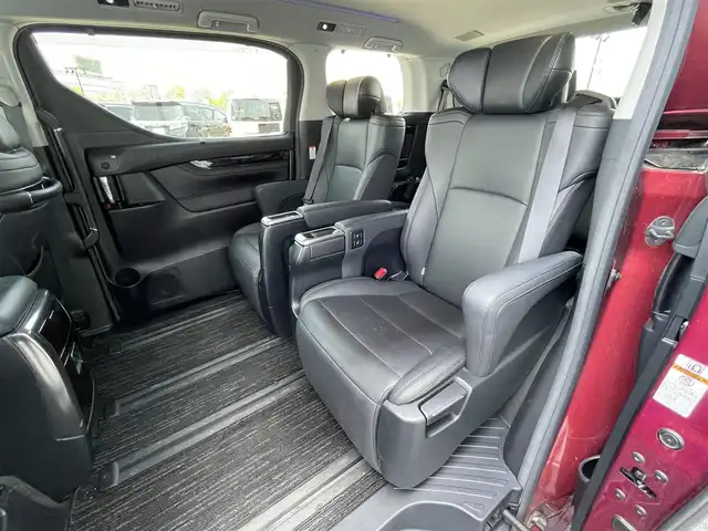 トヨタ アルファード SC 道央・札幌 2020(令2)年 7.3万km ダークレッドマイカメタリック ４WD/JBLプレミアムサウンドシステム/純正ディーラーOPナビ/CD/DVD/BT/フルセグ/純正フリップダウンモニター/トヨタセーフティセンス/プリクラッシュセーフティ/横滑り防止装置/レーダークルーズコントロール/レーンキープアシスト/パーキングアシスト/クリアランスソナー/ブラインドスポットモニター/パーキングサポートブレーキ/リアクロストラフィックアラート/ロードサインアシスト/パノラミックビューモニター/ビルトインETC2.0/ドライブレコーダー/アイドリングストップ/自動防眩ミラー/両側パワースライドドア/パワーバックドア/前席/２列目パワーシート/前席シートヒーター/前席エアシート/D席メモリーシート/N席/２列目オットマン/レザーシート/ステアリングリモコン/ハンドルヒーター/電動パーキング/ブレーキホールド/AC100V/プッシュスタート/スマートキー/LEDヘッドライト/オートライト/オートハイビーム/フォグランプ/電動格納ミラー/ウィンカーミラー/純正フロアマット/ドアバイザー