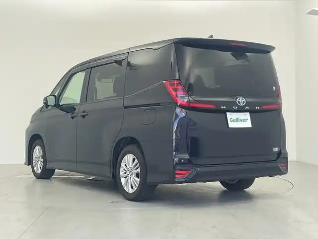 トヨタ ノア ハイブリッド S－G 愛知県 2022(令4)年 1万km スパークリングブラックパールクリスタルシャイン トヨタセーフティセンス/・プリクラッシュセーフティ/・レーンディパーチャーアラート/・プロアクティブドライビングアシスト/・パーキングサポートブレーキ/・ロードサインアシスト/・レーダークルーズコントロール/・オートハイビーム/純正ディスプレイオーディオ/・ナビ機能/・AM/FM/・CD/DVD/・HDMI/USB/・Miracast/・Bluetooth/・フルセグTV/フリップダウンモニター/バックカメラ/ステアリングスイッチ/革巻きステアリング/ビルトインETC/両側パワースライドドア/オートマチックヘッドライト/LEDヘッドライト/フォグランプ/リアロールサンシェード/オートリトラミラー/シートリフター/純正16インチアルミホイール