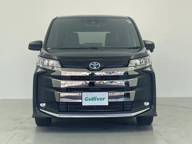 トヨタ ノア ハイブリッド S－G 愛知県 2022(令4)年 1万km スパークリングブラックパールクリスタルシャイン トヨタセーフティセンス/・プリクラッシュセーフティ/・レーンディパーチャーアラート/・プロアクティブドライビングアシスト/・パーキングサポートブレーキ/・ロードサインアシスト/・レーダークルーズコントロール/・オートハイビーム/純正ディスプレイオーディオ/・ナビ機能/・AM/FM/・CD/DVD/・HDMI/USB/・Miracast/・Bluetooth/・フルセグTV/フリップダウンモニター/バックカメラ/ステアリングスイッチ/革巻きステアリング/ビルトインETC/両側パワースライドドア/オートマチックヘッドライト/LEDヘッドライト/フォグランプ/リアロールサンシェード/オートリトラミラー/シートリフター/純正16インチアルミホイール