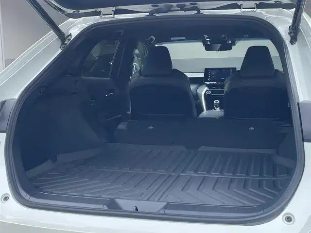 トヨタ ハリアー G レザーパッケージ 岩手県 2021(令3)年 4.5万km ホワイトパールクリスタルシャイン ワンオーナー/寒冷地仕様（OP）/モデリスタエアロ【フロント/サイド/リア】（OP）/モデリスタマフラーカッター（OP）/デジタルインナーミラー/トヨタセーフティセンス/プリクラッシュセーフティ/・レーンディパーチャーアラート/・アダプティブハイビームシステム/・レーダークルーズコントロール/・リヤクロストラフィックアラート/インテリジェントクリアランスソナー/純正ディスプレイオーディオ/バックカメラ/黒本革シート/メモリ機能付パワーシート/前席シートヒーター/シートクーラー/本革巻きステアリング/シフトノブ/ステアリングヒーター/電動パワーバックドア/純正18インチAW/純正フロアマット/純正ビルトインETC/純正ドライブレコーダー