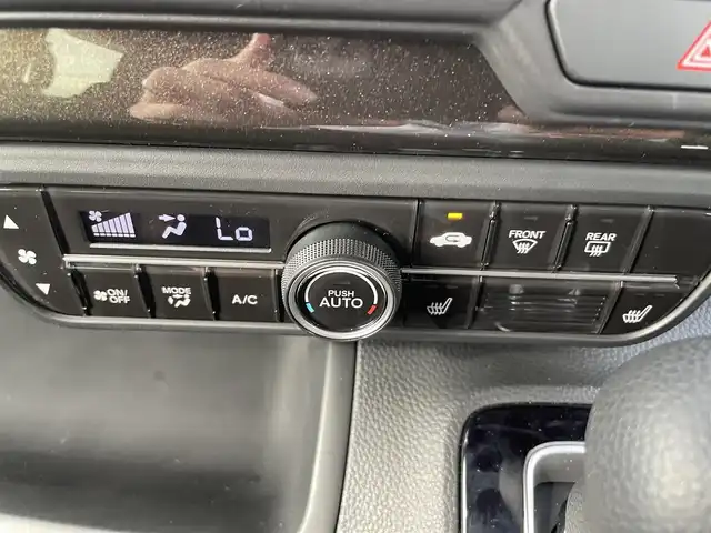 ホンダ Ｎ ＢＯＸ カスタム G L ホンダセンシング 熊本県 2019(令1)年 1.9万km ミラノレッド 純正SDナビ/・AM/FM/CD/SD/USB/BT/・バックカメラ/ホンダセンシング/・衝突被害軽減ブレーキ/・車線逸脱警報/・先行車発進お知らせ/・標識認識機能/アダプティブクルーズコントロール/ステアリングリモコン/両側電動ドア/ビルトインＥＴＣ/D/Nシートヒーター/ＬＥＤヘッドライト/オートライト/フォグランプ/スマートキー/プッシュスタート/純正フロアマット/純正ドアバイザー/純正アルミホイール