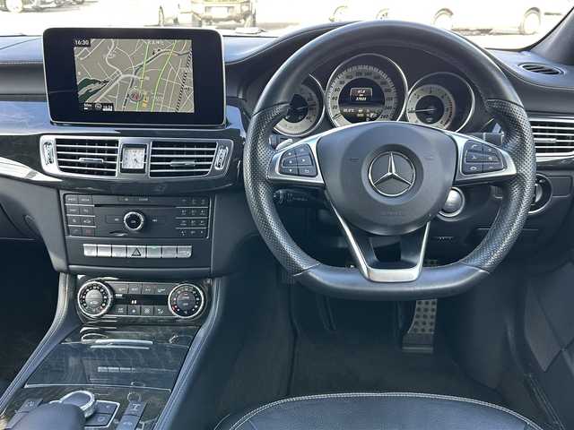 メルセデス・ベンツ ＣＬＳ２２０ｄ SブレイクAMGライン　 静岡県 2017(平29)年 3.7万km ダイヤモンドホワイト 純正ナビ（ワンセグTV/BT/CD）/サンルーフ/黒革レザーシート/パワーバックドア/アダプティブクルーズコントロール/ビルトインＥＴＣ/パドルシフト/Ｄ＋Ｎ席シートヒーター/Ｄ＋Ｎ席パワーシート/D＋N席メモリーシート/アクティブエマージェンシーストップアシスト/アクティブレーンチェンジアシスト/純正アルミホイール(19インチ)/保障証/取扱説明書