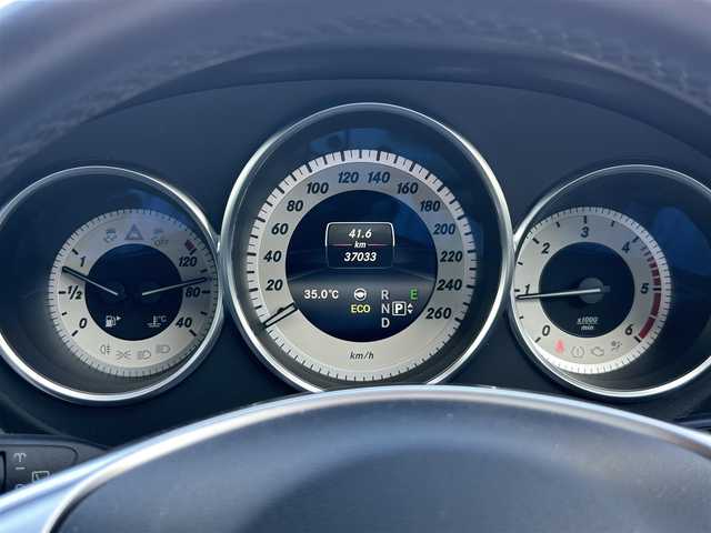 メルセデス・ベンツ ＣＬＳ２２０ｄ SブレイクAMGライン　 静岡県 2017(平29)年 3.7万km ダイヤモンドホワイト 純正ナビ（ワンセグTV/BT/CD）/サンルーフ/黒革レザーシート/パワーバックドア/アダプティブクルーズコントロール/ビルトインＥＴＣ/パドルシフト/Ｄ＋Ｎ席シートヒーター/Ｄ＋Ｎ席パワーシート/D＋N席メモリーシート/アクティブエマージェンシーストップアシスト/アクティブレーンチェンジアシスト/純正アルミホイール(19インチ)/保障証/取扱説明書