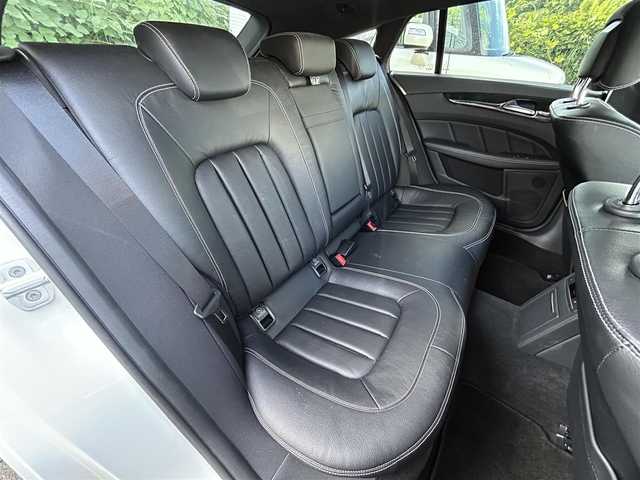 メルセデス・ベンツ ＣＬＳ２２０ｄ SブレイクAMGライン　 静岡県 2017(平29)年 3.7万km ダイヤモンドホワイト 純正ナビ（ワンセグTV/BT/CD）/サンルーフ/黒革レザーシート/パワーバックドア/アダプティブクルーズコントロール/ビルトインＥＴＣ/パドルシフト/Ｄ＋Ｎ席シートヒーター/Ｄ＋Ｎ席パワーシート/D＋N席メモリーシート/アクティブエマージェンシーストップアシスト/アクティブレーンチェンジアシスト/純正アルミホイール(19インチ)/保障証/取扱説明書