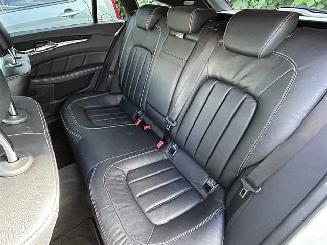 メルセデス・ベンツ ＣＬＳ２２０ｄ SブレイクAMGライン　 静岡県 2017(平29)年 3.7万km ダイヤモンドホワイト 純正ナビ（ワンセグTV/BT/CD）/サンルーフ/黒革レザーシート/パワーバックドア/アダプティブクルーズコントロール/ビルトインＥＴＣ/パドルシフト/Ｄ＋Ｎ席シートヒーター/Ｄ＋Ｎ席パワーシート/D＋N席メモリーシート/アクティブエマージェンシーストップアシスト/アクティブレーンチェンジアシスト/純正アルミホイール(19インチ)/保障証/取扱説明書