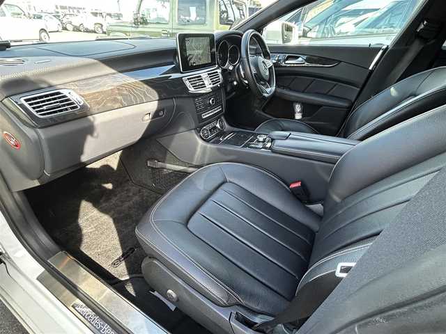 メルセデス・ベンツ ＣＬＳ２２０ｄ SブレイクAMGライン　 静岡県 2017(平29)年 3.7万km ダイヤモンドホワイト 純正ナビ（ワンセグTV/BT/CD）/サンルーフ/黒革レザーシート/パワーバックドア/アダプティブクルーズコントロール/ビルトインＥＴＣ/パドルシフト/Ｄ＋Ｎ席シートヒーター/Ｄ＋Ｎ席パワーシート/D＋N席メモリーシート/アクティブエマージェンシーストップアシスト/アクティブレーンチェンジアシスト/純正アルミホイール(19インチ)/保障証/取扱説明書