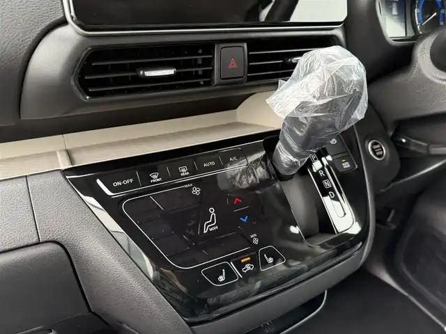 三菱 デリカミニ T プレミアム 東京都 2025(令7)年 0.1千km ベージュⅡ 登録済未使用車/純正ディスプレイオーディオ/デジタルインナーミラー/フロントフォグランプ/シートヒーター/ステアリングヒーター/プッシュスタート/キーレスエントリー/純正アルミホイール/両側パワースライドドア/パドルシフト/Bluetooth/アラウンドビューモニター/LEDヘッドライト/取扱説明書/新車保証書