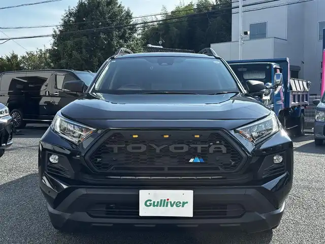 トヨタ ＲＡＶ４ アドベンチャー オフロードPKGⅡ 熊本県 2023(令5)年 5.9万km アティチュードブラックマイカ 4WD/純正ディスプレイオーディオ(ナビ機能付き)/【フルセグTV/USB/Bluetooth】/バックカメラ/デジタルインナーミラー/衝突被害軽減システム/レーダークルーズコントロール/レーンキープアシスト/ダウンヒルアシストコントロール/車両接近通報装置/コーナーセンサー/合皮シート/パワーシート(D席)/前席シートヒータ/前席エアシート/ハンドルヒーター/ルーフレール/純正18インチアルミホイール/オートLEDライト/オートマチックハイビーム/ビルトインETC2.0/横滑り防止装置/盗難防止装置/ダブル＋サイドエアバック/プッシュスタート/スマートキー/スペアキー/取扱説明書/保証書