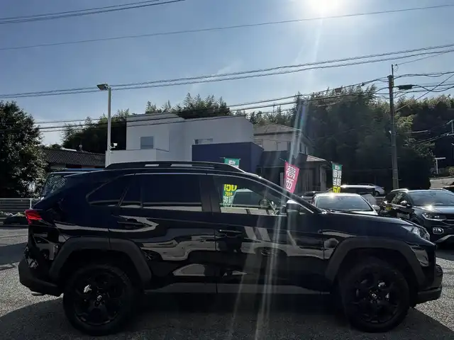 トヨタ ＲＡＶ４ アドベンチャー オフロードPKGⅡ 熊本県 2023(令5)年 5.9万km アティチュードブラックマイカ 4WD/純正ディスプレイオーディオ(ナビ機能付き)/【フルセグTV/USB/Bluetooth】/バックカメラ/デジタルインナーミラー/衝突被害軽減システム/レーダークルーズコントロール/レーンキープアシスト/ダウンヒルアシストコントロール/車両接近通報装置/コーナーセンサー/合皮シート/パワーシート(D席)/前席シートヒータ/前席エアシート/ハンドルヒーター/ルーフレール/純正18インチアルミホイール/オートLEDライト/オートマチックハイビーム/ビルトインETC2.0/横滑り防止装置/盗難防止装置/ダブル＋サイドエアバック/プッシュスタート/スマートキー/スペアキー/取扱説明書/保証書