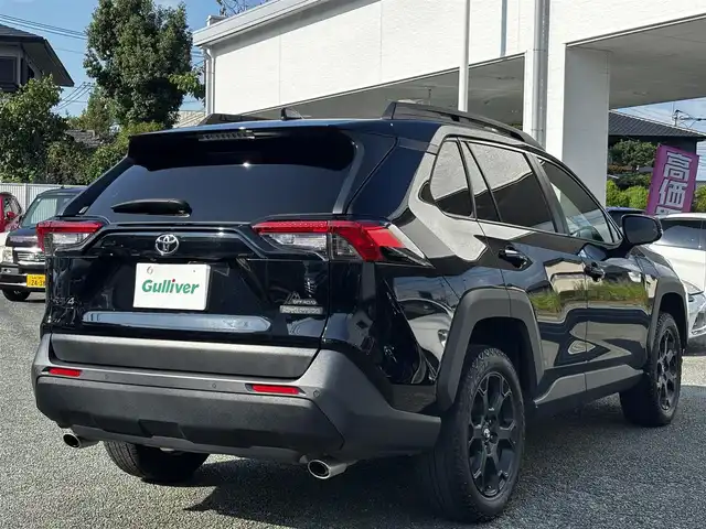 トヨタ ＲＡＶ４ アドベンチャー オフロードPKGⅡ 熊本県 2023(令5)年 5.9万km アティチュードブラックマイカ 4WD/純正ディスプレイオーディオ(ナビ機能付き)/【フルセグTV/USB/Bluetooth】/バックカメラ/デジタルインナーミラー/衝突被害軽減システム/レーダークルーズコントロール/レーンキープアシスト/ダウンヒルアシストコントロール/車両接近通報装置/コーナーセンサー/合皮シート/パワーシート(D席)/前席シートヒータ/前席エアシート/ハンドルヒーター/ルーフレール/純正18インチアルミホイール/オートLEDライト/オートマチックハイビーム/ビルトインETC2.0/横滑り防止装置/盗難防止装置/ダブル＋サイドエアバック/プッシュスタート/スマートキー/スペアキー/取扱説明書/保証書