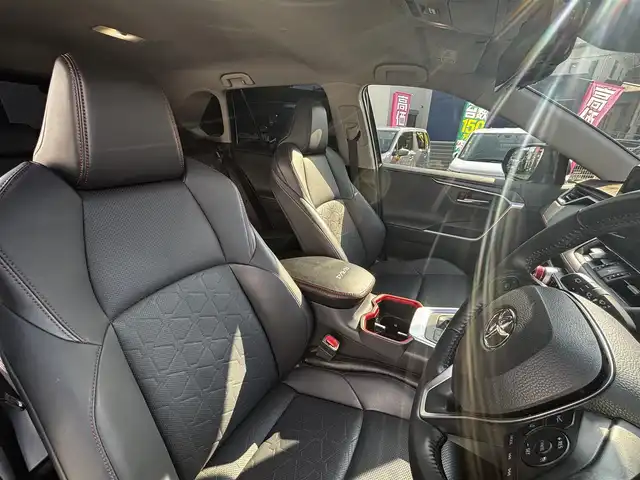 トヨタ ＲＡＶ４ アドベンチャー オフロードPKGⅡ 熊本県 2023(令5)年 5.9万km アティチュードブラックマイカ 4WD/純正ディスプレイオーディオ(ナビ機能付き)/【フルセグTV/USB/Bluetooth】/バックカメラ/デジタルインナーミラー/衝突被害軽減システム/レーダークルーズコントロール/レーンキープアシスト/ダウンヒルアシストコントロール/車両接近通報装置/コーナーセンサー/合皮シート/パワーシート(D席)/前席シートヒータ/前席エアシート/ハンドルヒーター/ルーフレール/純正18インチアルミホイール/オートLEDライト/オートマチックハイビーム/ビルトインETC2.0/横滑り防止装置/盗難防止装置/ダブル＋サイドエアバック/プッシュスタート/スマートキー/スペアキー/取扱説明書/保証書
