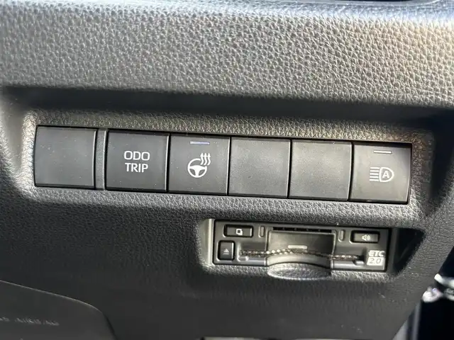 トヨタ ＲＡＶ４ アドベンチャー オフロードPKGⅡ 熊本県 2023(令5)年 5.9万km アティチュードブラックマイカ 4WD/純正ディスプレイオーディオ(ナビ機能付き)/【フルセグTV/USB/Bluetooth】/バックカメラ/デジタルインナーミラー/衝突被害軽減システム/レーダークルーズコントロール/レーンキープアシスト/ダウンヒルアシストコントロール/車両接近通報装置/コーナーセンサー/合皮シート/パワーシート(D席)/前席シートヒータ/前席エアシート/ハンドルヒーター/ルーフレール/純正18インチアルミホイール/オートLEDライト/オートマチックハイビーム/ビルトインETC2.0/横滑り防止装置/盗難防止装置/ダブル＋サイドエアバック/プッシュスタート/スマートキー/スペアキー/取扱説明書/保証書