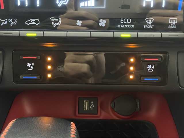 トヨタ ＲＡＶ４ アドベンチャー オフロードPKGⅡ 秋田県 2023(令5)年 5.9万km アティチュードブラックマイカ 4WD/純正ディスプレイオーディオ(ナビ機能付き)/【フルセグTV/USB/Bluetooth/Miracast】/バックカメラ/ルームミラー型ドライブレコーダー/衝突被害軽減システム/レーダークルーズコントロール/レーンキープアシスト/ダウンヒルアシストコントロール/車両接近通報装置/コーナーセンサー/合皮シート/パワーシート(D席)/前席シートヒータ/前席エアシート/ハンドルヒーター/ルーフレール/純正18インチアルミホイール/オートLEDライト/オートマチックハイビーム/ビルトインETC2.0/横滑り防止装置/盗難防止装置/ダブル＋サイド＋カーテンエアバック/プッシュスタート/スマートキー/スペアキー/取扱説明書/保証書