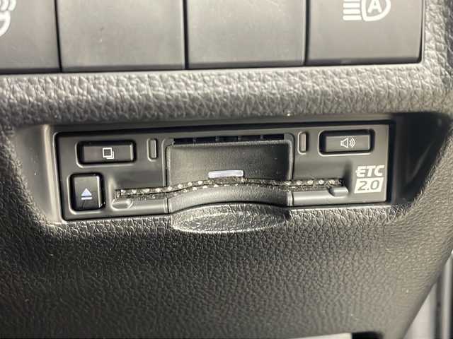 トヨタ ＲＡＶ４ アドベンチャー オフロードPKGⅡ 秋田県 2023(令5)年 5.9万km アティチュードブラックマイカ 4WD/純正ディスプレイオーディオ(ナビ機能付き)/【フルセグTV/USB/Bluetooth/Miracast】/バックカメラ/ルームミラー型ドライブレコーダー/衝突被害軽減システム/レーダークルーズコントロール/レーンキープアシスト/ダウンヒルアシストコントロール/車両接近通報装置/コーナーセンサー/合皮シート/パワーシート(D席)/前席シートヒータ/前席エアシート/ハンドルヒーター/ルーフレール/純正18インチアルミホイール/オートLEDライト/オートマチックハイビーム/ビルトインETC2.0/横滑り防止装置/盗難防止装置/ダブル＋サイド＋カーテンエアバック/プッシュスタート/スマートキー/スペアキー/取扱説明書/保証書