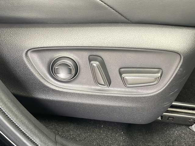 トヨタ ＲＡＶ４ アドベンチャー オフロードPKGⅡ 秋田県 2023(令5)年 5.9万km アティチュードブラックマイカ 4WD/純正ディスプレイオーディオ(ナビ機能付き)/【フルセグTV/USB/Bluetooth/Miracast】/バックカメラ/ルームミラー型ドライブレコーダー/衝突被害軽減システム/レーダークルーズコントロール/レーンキープアシスト/ダウンヒルアシストコントロール/車両接近通報装置/コーナーセンサー/合皮シート/パワーシート(D席)/前席シートヒータ/前席エアシート/ハンドルヒーター/ルーフレール/純正18インチアルミホイール/オートLEDライト/オートマチックハイビーム/ビルトインETC2.0/横滑り防止装置/盗難防止装置/ダブル＋サイド＋カーテンエアバック/プッシュスタート/スマートキー/スペアキー/取扱説明書/保証書