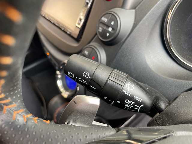 ホンダ フィット ハイブリット RS 愛知県 2012(平24)年 3.5万km スーパープラチナアクアメタリック ・社外７型ナビ＜DVD再生有り＞/・バックカメラ/・パドルシフト/・クルーズコントロール/・ETC/・ステアリングスイッチ/・オートライト/・横滑り防止装置/・盗難防止装置/・ABS/・パワーステアリング/・パワーウィンドウ/・リモコンキー/・SRSエアバッグ（運転席/助手席）/・純正１６インチアルミホイール/・LEDヘッドランプ