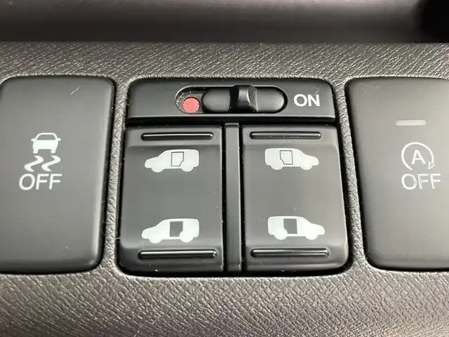 ホンダ ステップワゴン G インターナビEセレクション 群馬県 2012(平24)年 7.5万km クリスタルブラックパール 純正７インチナビ　ワンセグＴＶ　バックカメラ　後席モニター　ＥＴＣ　クルーズコンコントロール　両側パワースライドドア　純正ＨＩＤバーナー　オートライト　社外１５インチアルミホイール　純正フロアマット