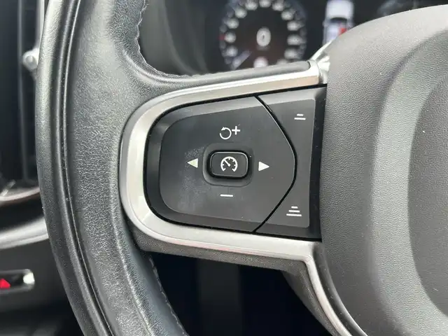 ボルボ ＸＣ６０ D4 AWD モーメンタム 埼玉県 2020(令2)年 5.9万km クリスタルホワイトP 茶本革シート /純正ナビ /全周囲カメラ フルセグTV /ACC apple car play /パークアシスト /ブラインドスポットモニター /レーンキープアシスト /全席シートヒータ /ハンドルヒーター /ドライブレコーダー/ETC /パワーバックドア