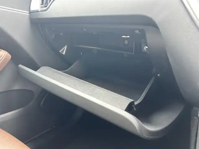ボルボ ＸＣ６０ D4 AWD モーメンタム 埼玉県 2020(令2)年 5.9万km クリスタルホワイトP 茶本革シート /純正ナビ /全周囲カメラ フルセグTV /ACC apple car play /パークアシスト /ブラインドスポットモニター /レーンキープアシスト /全席シートヒータ /ハンドルヒーター /ドライブレコーダー/ETC /パワーバックドア