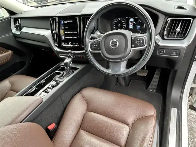 ボルボ ＸＣ６０ D4 AWD モーメンタム 埼玉県 2020(令2)年 5.9万km クリスタルホワイトP 茶本革シート /純正ナビ /全周囲カメラ フルセグTV /ACC apple car play /パークアシスト /ブラインドスポットモニター /レーンキープアシスト /全席シートヒータ /ハンドルヒーター /ドライブレコーダー/ETC /パワーバックドア