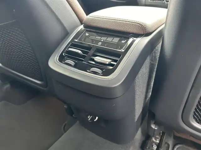 ボルボ ＸＣ６０ D4 AWD モーメンタム 埼玉県 2020(令2)年 5.9万km クリスタルホワイトP 茶本革シート /純正ナビ /全周囲カメラ フルセグTV /ACC apple car play /パークアシスト /ブラインドスポットモニター /レーンキープアシスト /全席シートヒータ /ハンドルヒーター /ドライブレコーダー/ETC /パワーバックドア