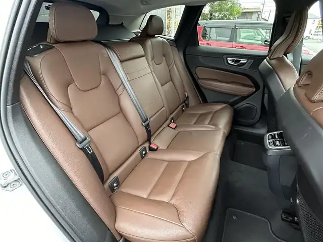 ボルボ ＸＣ６０ D4 AWD モーメンタム 埼玉県 2020(令2)年 5.9万km クリスタルホワイトP 茶本革シート /純正ナビ /全周囲カメラ フルセグTV /ACC apple car play /パークアシスト /ブラインドスポットモニター /レーンキープアシスト /全席シートヒータ /ハンドルヒーター /ドライブレコーダー/ETC /パワーバックドア