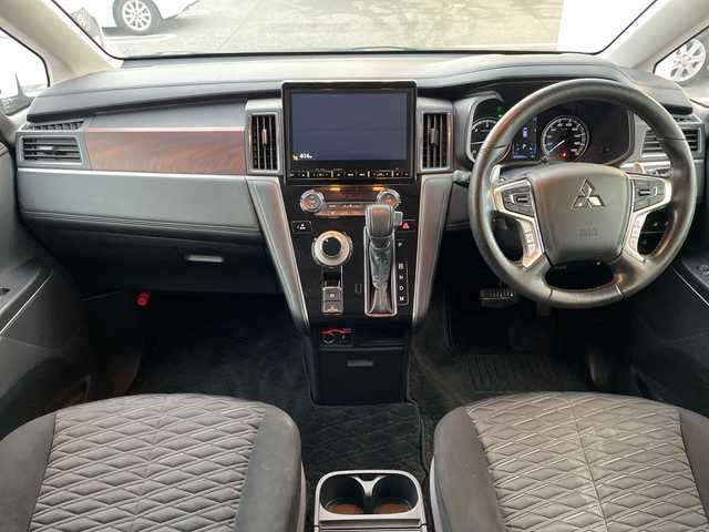 三菱 デリカＤ：５ P 兵庫県 2020(令2)年 3万km アイガーグレーM/ダイヤモンドブラックマイカ 4WD/純正メモリナビ/フリップダウンモニター/(CD/DVD/Bluetooth/USB/MSV)/フルセグTV/全周囲カメラ/ETC/両側パワースライドドア/衝突軽減ブレーキ/レーダークルーズコントロール/ブラインドスポットモニター/サイドステップ/D席パワーシート/前席シートヒーター/ステアリングヒーター/LEDヘッドライト/オートライト/オートハイビーム/フォグランプ/電動リアゲート/電動パーキングブレーキ/オートホールド/スマートキー/スペアキー１本/純正ドアバイザー/純正フロアマット/純正18インチアルミ