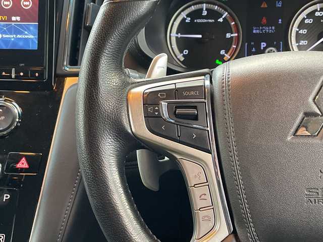 三菱 デリカＤ：５ P 兵庫県 2020(令2)年 3万km アイガーグレーM/ダイヤモンドブラックマイカ 4WD/純正メモリナビ/フリップダウンモニター/(CD/DVD/Bluetooth/USB/MSV)/フルセグTV/全周囲カメラ/ETC/両側パワースライドドア/衝突軽減ブレーキ/レーダークルーズコントロール/ブラインドスポットモニター/サイドステップ/D席パワーシート/前席シートヒーター/ステアリングヒーター/LEDヘッドライト/オートライト/オートハイビーム/フォグランプ/電動リアゲート/電動パーキングブレーキ/オートホールド/スマートキー/スペアキー１本/純正ドアバイザー/純正フロアマット/純正18インチアルミ