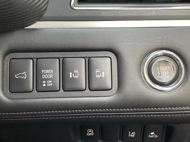 三菱 デリカＤ：５ P 兵庫県 2020(令2)年 3万km アイガーグレーM/ダイヤモンドブラックマイカ 4WD/純正メモリナビ/フリップダウンモニター/(CD/DVD/Bluetooth/USB/MSV)/フルセグTV/全周囲カメラ/ETC/両側パワースライドドア/衝突軽減ブレーキ/レーダークルーズコントロール/ブラインドスポットモニター/サイドステップ/D席パワーシート/前席シートヒーター/ステアリングヒーター/LEDヘッドライト/オートライト/オートハイビーム/フォグランプ/電動リアゲート/電動パーキングブレーキ/オートホールド/スマートキー/スペアキー１本/純正ドアバイザー/純正フロアマット/純正18インチアルミ