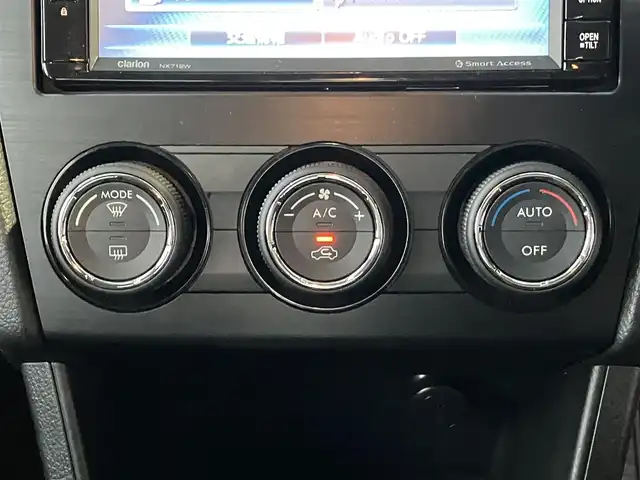 スバル インプレッサ Ｇ４ 1．6i－L 高知県 2013(平25)年 5.4万km アイスシルバーメタリック メモリナビ/Bluetooth接続/ETC/バックカメラ/フルセグテレビ/AM/FM/純正フロアマット/純正15インチアルミホイール/横滑り防止装置/盗難防止装置/運転席＋助手席エアバッグ/キセノンヘッドライト/本革巻きステアリング