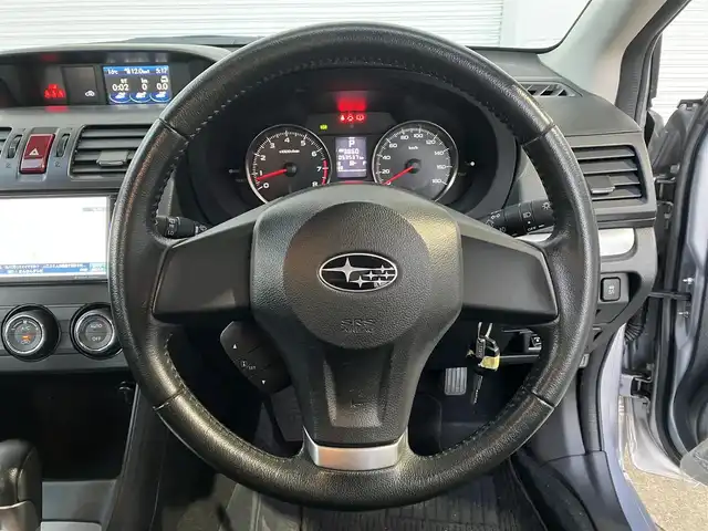 スバル インプレッサ Ｇ４ 1．6i－L 高知県 2013(平25)年 5.4万km アイスシルバーメタリック メモリナビ/Bluetooth接続/ETC/バックカメラ/フルセグテレビ/AM/FM/純正フロアマット/純正15インチアルミホイール/横滑り防止装置/盗難防止装置/運転席＋助手席エアバッグ/キセノンヘッドライト/本革巻きステアリング