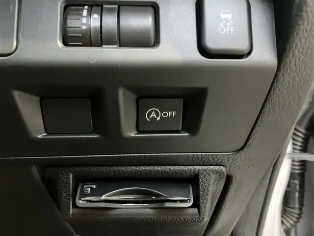 スバル インプレッサ Ｇ４ 1．6i－L 高知県 2013(平25)年 5.4万km アイスシルバーメタリック メモリナビ/Bluetooth接続/ETC/バックカメラ/フルセグテレビ/AM/FM/純正フロアマット/純正15インチアルミホイール/横滑り防止装置/盗難防止装置/運転席＋助手席エアバッグ/キセノンヘッドライト/本革巻きステアリング