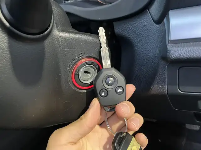 スバル インプレッサ Ｇ４ 1．6i－L 高知県 2013(平25)年 5.4万km アイスシルバーメタリック メモリナビ/Bluetooth接続/ETC/バックカメラ/フルセグテレビ/AM/FM/純正フロアマット/純正15インチアルミホイール/横滑り防止装置/盗難防止装置/運転席＋助手席エアバッグ/キセノンヘッドライト/本革巻きステアリング