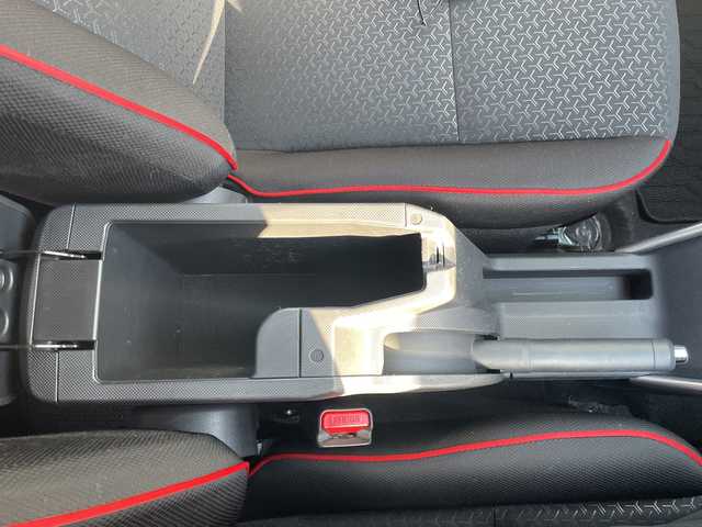 トヨタ ライズ Z 道央・札幌 2019(令1)年 4万km ブラックマイカメタリック/シャイニングホワイトパール ・４WD/・ワンオーナー/・衝突軽減ブレーキ/・寒冷地仕様/・全方位カメラ/・モデリスタエアロ/・純正ディスプレイオーディオ/　BT＆AppleCarPay＆TV/・バックカメラ/・サイドカメラ/・フロントカメラ/・コーナーセンサー/・レーンキープアシスト/・レーダークルーズコントロール/・シートヒーター/・アイドリングストップ/・ブラインドスポットモニター/・純正エンジンスターター/・オートエアコン/・オートライト/・オートリトラミラー/・ビルトインETC/・MT付きAT/・プッシュスタート/・スマートキー/・ワイパー熱線/・純正AW＆夏タイヤ積込/・純正フロアマット/・ドアバイザー/・ウィンカーミラー/・フォグライト/・スペアキー