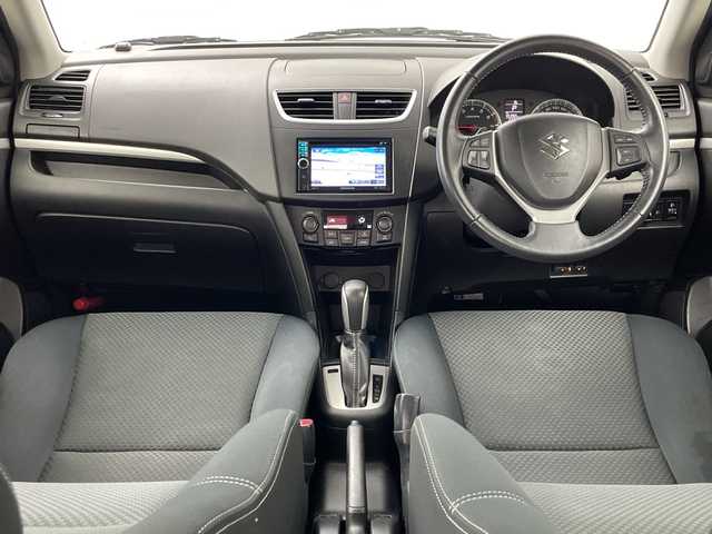 スズキ スイフト RS 道央・札幌 2014(平26)年 6.4万km スノーホワイトパール ・4WD/・社外ナビ&CD&DVD&AUX&TV/・クルーズコントロール/・横滑り防止装置/・前席シートヒーター/・ビルトインETC/・パドルシフト/・ステアリングスイッチ/・フロントワイパーデアイサー/・ドアミラーヒーター/・電動格納ミラー/・純正フロアマット/・ヘッドライトレベライザー/・フォグランプ/・スマートキー/・スペアキー/・保証書/・取扱説明書