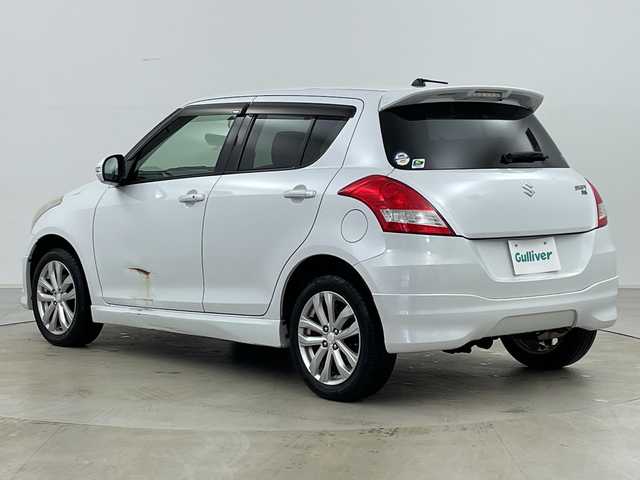 スズキ スイフト RS 道央・札幌 2014(平26)年 6.4万km スノーホワイトパール ・4WD/・社外ナビ&CD&DVD&AUX&TV/・クルーズコントロール/・横滑り防止装置/・前席シートヒーター/・ビルトインETC/・パドルシフト/・ステアリングスイッチ/・フロントワイパーデアイサー/・ドアミラーヒーター/・電動格納ミラー/・純正フロアマット/・ヘッドライトレベライザー/・フォグランプ/・スマートキー/・スペアキー/・保証書/・取扱説明書