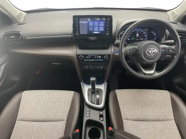 トヨタ ヤリスクロス ハイブリッド Z 愛知県 2021(令3)年 5.6万km ホワイトパールクリスタルシャイン 純正８型ナビ　全方位カメラ　ＢＳＭ　禁煙　追従クルコン　茶ハーフレザー　ＥＴＣ　セーフティセンス　シートヒーター　コーナーセンサー　ＬＥＤオートライト　パワーシート　衝突軽減　車線逸脱　電子パーキング　Bluetooth　USB接続　オートハイビーム　パノラミックビューモニター　純正１８インチAW　プッシュスタート　スマートキー