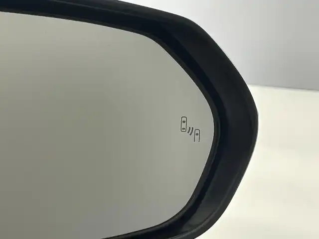 トヨタ ヤリスクロス ハイブリッド Z 愛知県 2021(令3)年 5.6万km ホワイトパールクリスタルシャイン 純正８型ナビ　全方位カメラ　ＢＳＭ　禁煙　追従クルコン　茶ハーフレザー　ＥＴＣ　セーフティセンス　シートヒーター　コーナーセンサー　ＬＥＤオートライト　パワーシート　衝突軽減　車線逸脱　電子パーキング　Bluetooth　USB接続　オートハイビーム　パノラミックビューモニター　純正１８インチAW　プッシュスタート　スマートキー