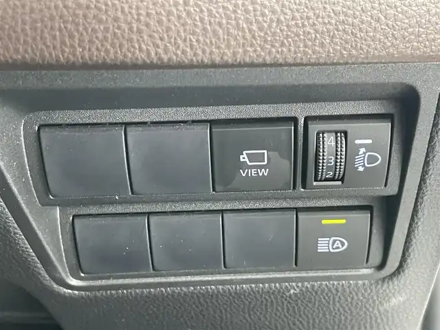 トヨタ ヤリスクロス ハイブリッド Z 愛知県 2021(令3)年 5.6万km ホワイトパールクリスタルシャイン 純正８型ナビ　全方位カメラ　ＢＳＭ　禁煙　追従クルコン　茶ハーフレザー　ＥＴＣ　セーフティセンス　シートヒーター　コーナーセンサー　ＬＥＤオートライト　パワーシート　衝突軽減　車線逸脱　電子パーキング　Bluetooth　USB接続　オートハイビーム　パノラミックビューモニター　純正１８インチAW　プッシュスタート　スマートキー