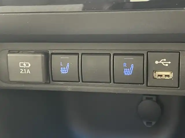 トヨタ ヤリスクロス ハイブリッド Z 愛知県 2021(令3)年 5.6万km ホワイトパールクリスタルシャイン 純正８型ナビ　全方位カメラ　ＢＳＭ　禁煙　追従クルコン　茶ハーフレザー　ＥＴＣ　セーフティセンス　シートヒーター　コーナーセンサー　ＬＥＤオートライト　パワーシート　衝突軽減　車線逸脱　電子パーキング　Bluetooth　USB接続　オートハイビーム　パノラミックビューモニター　純正１８インチAW　プッシュスタート　スマートキー