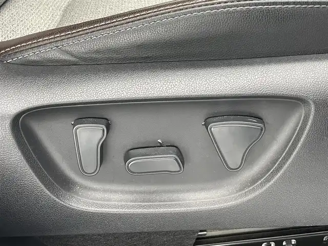 トヨタ ヤリスクロス ハイブリッド Z 愛知県 2021(令3)年 5.6万km ホワイトパールクリスタルシャイン 純正８型ナビ　全方位カメラ　ＢＳＭ　禁煙　追従クルコン　茶ハーフレザー　ＥＴＣ　セーフティセンス　シートヒーター　コーナーセンサー　ＬＥＤオートライト　パワーシート　衝突軽減　車線逸脱　電子パーキング　Bluetooth　USB接続　オートハイビーム　パノラミックビューモニター　純正１８インチAW　プッシュスタート　スマートキー