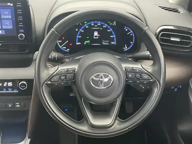 トヨタ ヤリスクロス ハイブリッド Z 愛知県 2021(令3)年 5.6万km ホワイトパールクリスタルシャイン 純正８型ナビ　全方位カメラ　ＢＳＭ　禁煙　追従クルコン　茶ハーフレザー　ＥＴＣ　セーフティセンス　シートヒーター　コーナーセンサー　ＬＥＤオートライト　パワーシート　衝突軽減　車線逸脱　電子パーキング　Bluetooth　USB接続　オートハイビーム　パノラミックビューモニター　純正１８インチAW　プッシュスタート　スマートキー