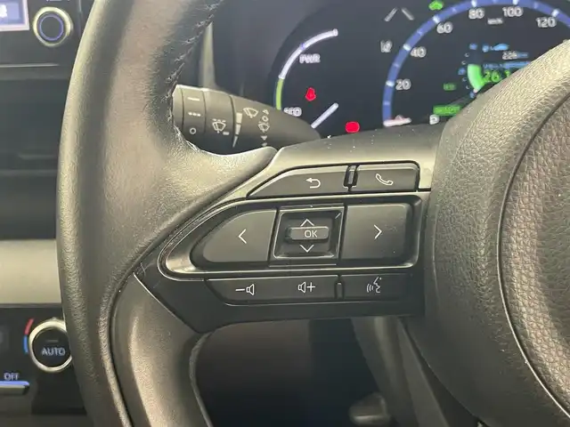 トヨタ ヤリスクロス ハイブリッド Z 愛知県 2021(令3)年 5.6万km ホワイトパールクリスタルシャイン 純正８型ナビ　全方位カメラ　ＢＳＭ　禁煙　追従クルコン　茶ハーフレザー　ＥＴＣ　セーフティセンス　シートヒーター　コーナーセンサー　ＬＥＤオートライト　パワーシート　衝突軽減　車線逸脱　電子パーキング　Bluetooth　USB接続　オートハイビーム　パノラミックビューモニター　純正１８インチAW　プッシュスタート　スマートキー