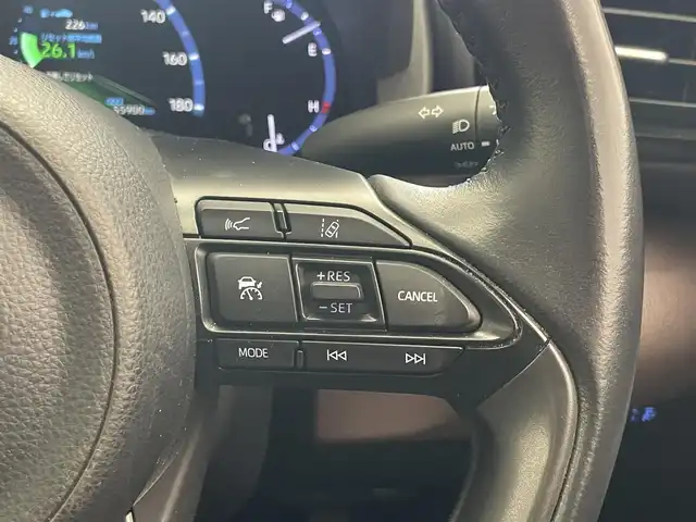 トヨタ ヤリスクロス ハイブリッド Z 愛知県 2021(令3)年 5.6万km ホワイトパールクリスタルシャイン 純正８型ナビ　全方位カメラ　ＢＳＭ　禁煙　追従クルコン　茶ハーフレザー　ＥＴＣ　セーフティセンス　シートヒーター　コーナーセンサー　ＬＥＤオートライト　パワーシート　衝突軽減　車線逸脱　電子パーキング　Bluetooth　USB接続　オートハイビーム　パノラミックビューモニター　純正１８インチAW　プッシュスタート　スマートキー