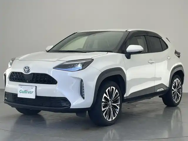 トヨタ ヤリスクロス ハイブリッド Z 愛知県 2021(令3)年 5.6万km ホワイトパールクリスタルシャイン 純正８型ナビ　全方位カメラ　ＢＳＭ　禁煙　追従クルコン　茶ハーフレザー　ＥＴＣ　セーフティセンス　シートヒーター　コーナーセンサー　ＬＥＤオートライト　パワーシート　衝突軽減　車線逸脱　電子パーキング　Bluetooth　USB接続　オートハイビーム　パノラミックビューモニター　純正１８インチAW　プッシュスタート　スマートキー