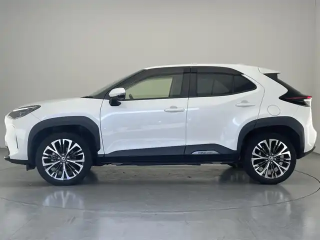 トヨタ ヤリスクロス ハイブリッド Z 愛知県 2021(令3)年 5.6万km ホワイトパールクリスタルシャイン 純正８型ナビ　全方位カメラ　ＢＳＭ　禁煙　追従クルコン　茶ハーフレザー　ＥＴＣ　セーフティセンス　シートヒーター　コーナーセンサー　ＬＥＤオートライト　パワーシート　衝突軽減　車線逸脱　電子パーキング　Bluetooth　USB接続　オートハイビーム　パノラミックビューモニター　純正１８インチAW　プッシュスタート　スマートキー