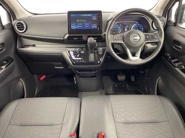 日産 デイズ 鹿児島県 2024(令6)年 0.5万km ホワイトパール 純正ディスプレイオーディオ/（Bluetooth/AppleCarPlay/AndroidAuto）　/アラウンドビューモニター　/プロパイロット　/ＥＴＣ　/シートヒーター　/ハーフレザー　/ステアリングヒーター　/ハンズフリー　/オートブレーキホールド　/純正フロアマット　/純正ＡＷ